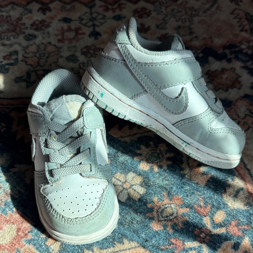 Toddler no tie Nike dunks size 6C